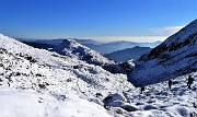 68 In discesa dalla Bocchetta di Cima Grem verso il Bivacco Mistri